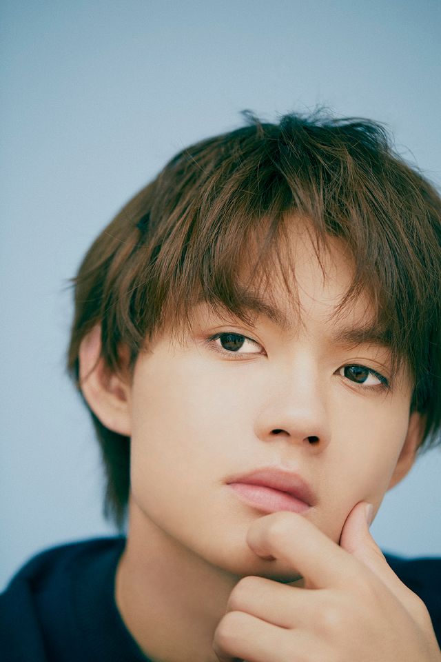 佐野勇斗、花が似合いすぎ！「佐野勇斗カレンダー 2021.4-2022.3」ビジュアル（4枚目）