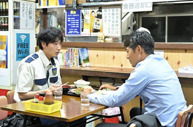 綾野剛主演日曜劇場「オールドルーキー」場面写真（5枚目）