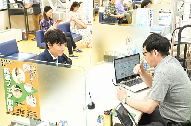 綾野剛主演日曜劇場「オールドルーキー」場面写真（6枚目）