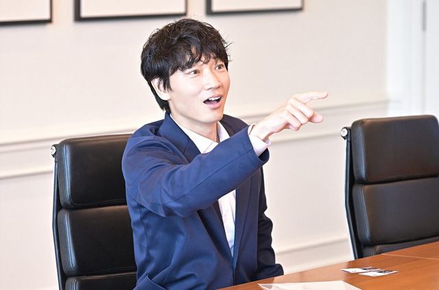 綾野剛主演日曜劇場「オールドルーキー」場面写真（8枚目）