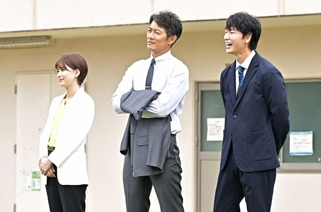 綾野剛主演日曜劇場「オールドルーキー」場面写真（10枚目）