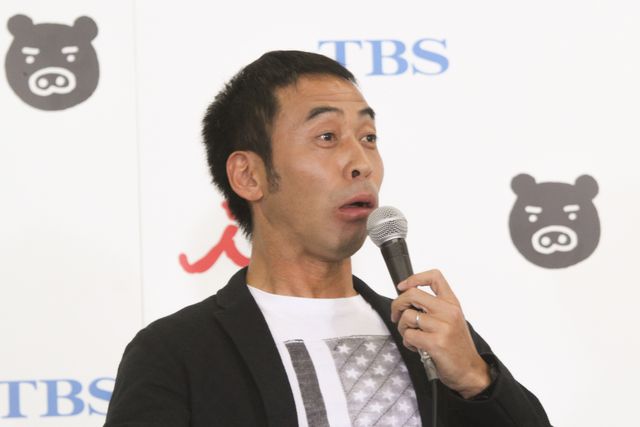 “百獣の王”武井壮、ワッキーがサソリをカブリ！フォトギャラリー（5枚目）