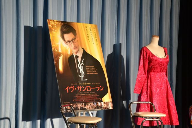 叶姉妹がイヴ・サンローランのセクシードレスで登場！フォトギャラリー（2枚目）