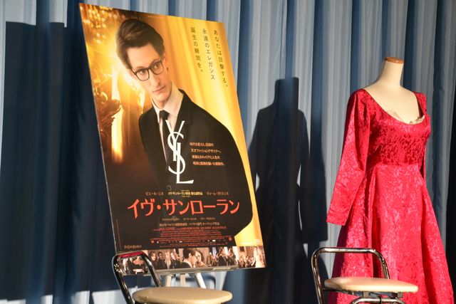 叶姉妹がイヴ・サンローランのセクシードレスで登場！フォトギャラリー（3枚目）