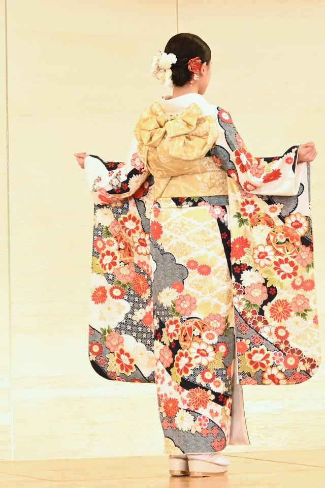 生見愛瑠・高石あかり・上坂樹里らエイベックス所属タレントが晴れ着で集結（11枚目）