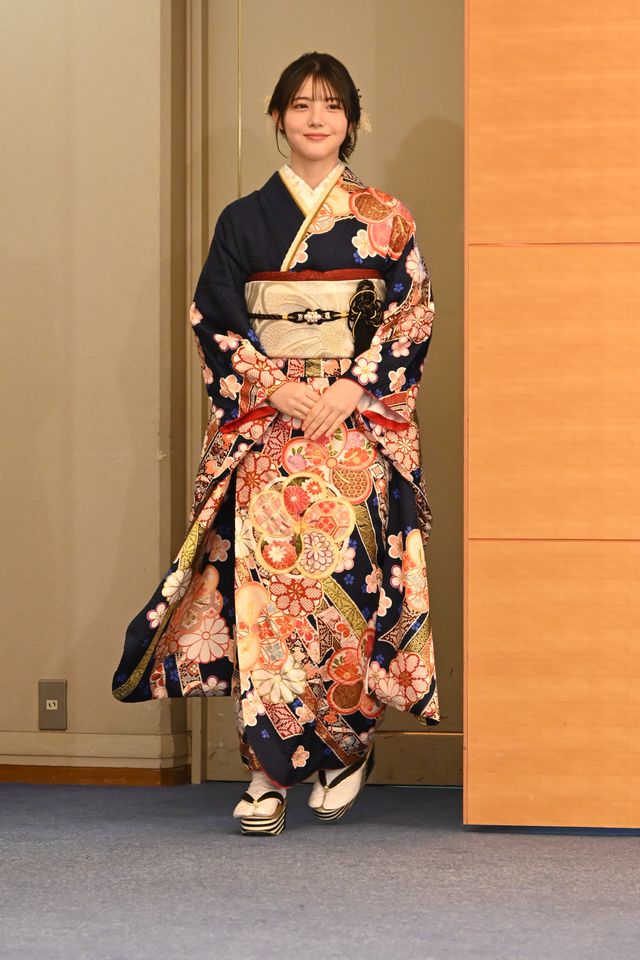 生見愛瑠・高石あかり・上坂樹里らエイベックス所属タレントが晴れ着で集結（12枚目）