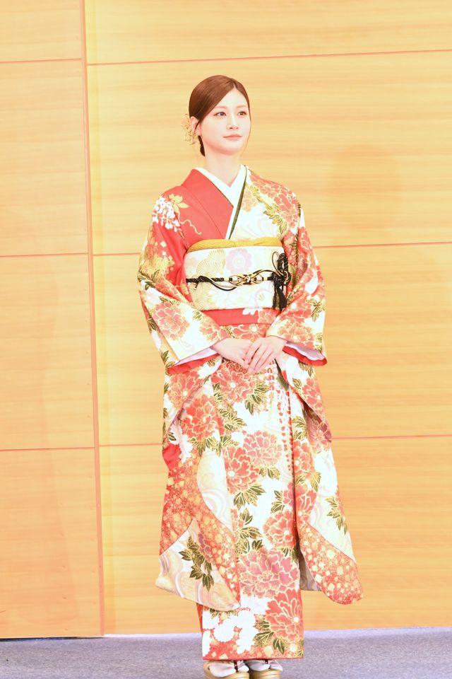 生見愛瑠・高石あかり・上坂樹里らエイベックス所属タレントが晴れ着で集結（19枚目）