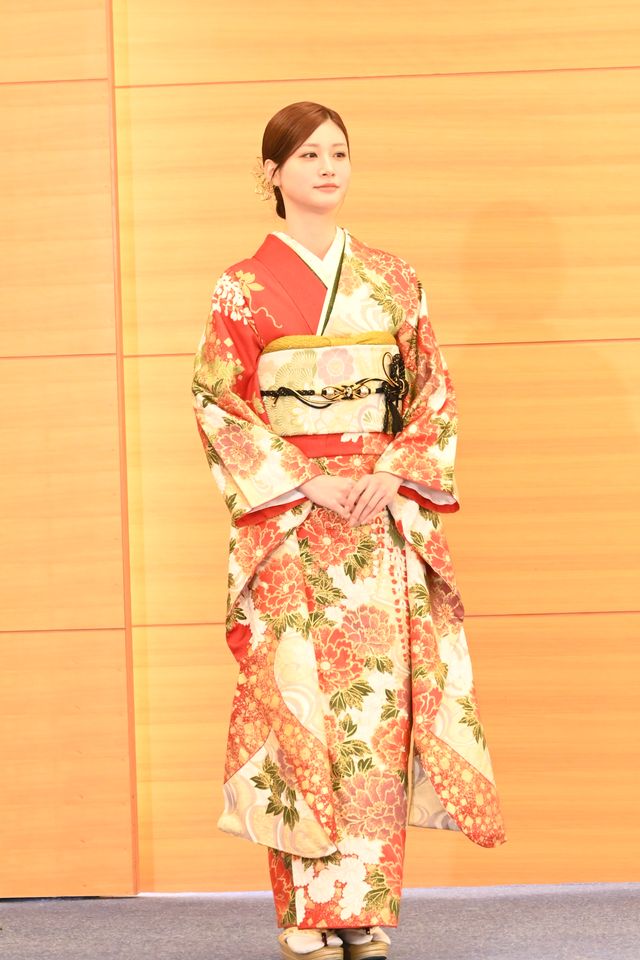 生見愛瑠・高石あかり・上坂樹里らエイベックス所属タレントが晴れ着で集結（20枚目）