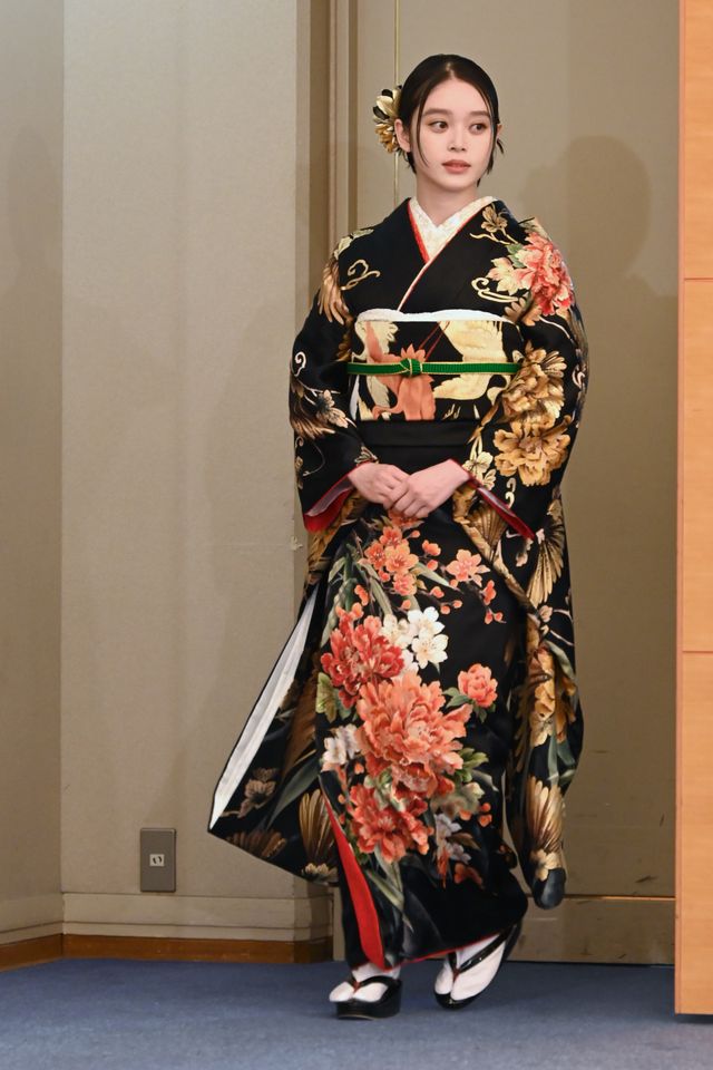 生見愛瑠・高石あかり・上坂樹里らエイベックス所属タレントが晴れ着で集結（23枚目）