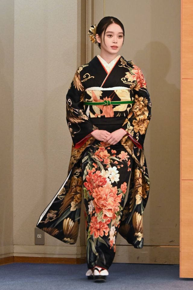 生見愛瑠・高石あかり・上坂樹里らエイベックス所属タレントが晴れ着で集結（24枚目）