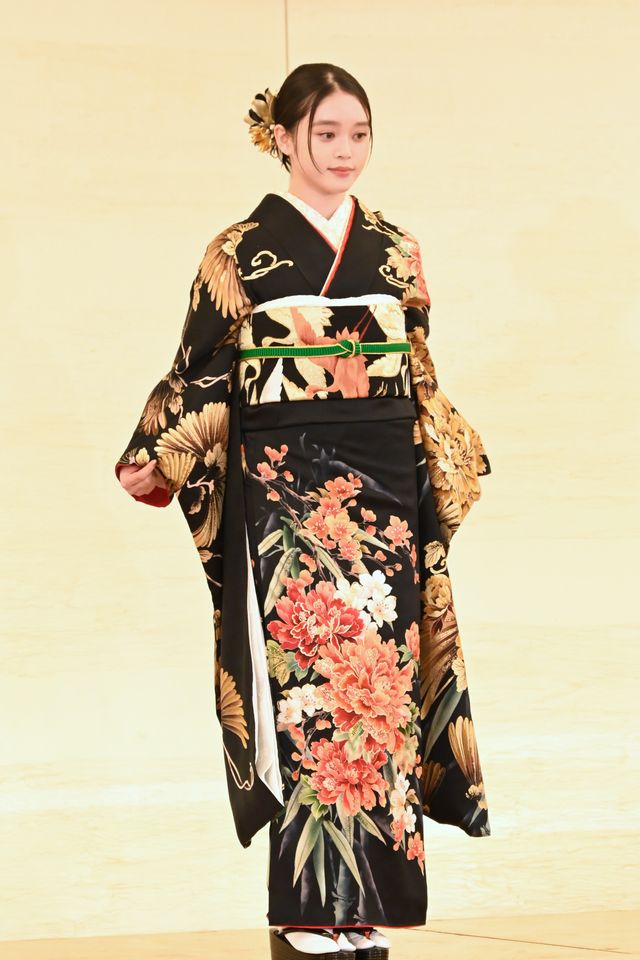 生見愛瑠・高石あかり・上坂樹里らエイベックス所属タレントが晴れ着で集結（25枚目）