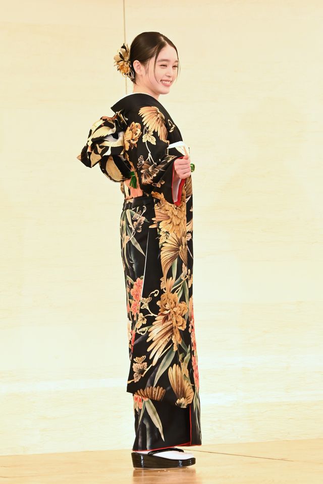 生見愛瑠・高石あかり・上坂樹里らエイベックス所属タレントが晴れ着で集結（28枚目）