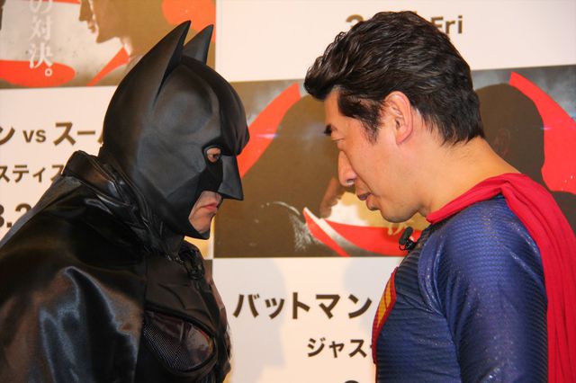 キスもあるよ！バットマン上島VSスーパーマン寺門フォトギャラリー：フォトギャラリー