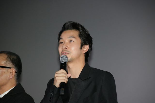 仲野太賀へのバースデー花束プレゼントも！『静かな雨』公開記念舞台あいさつ（4枚目）