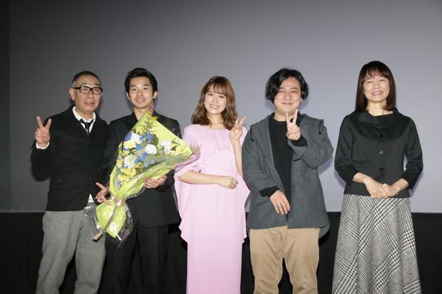 仲野太賀へのバースデー花束プレゼントも！『静かな雨』公開記念舞台あいさつ（5枚目）