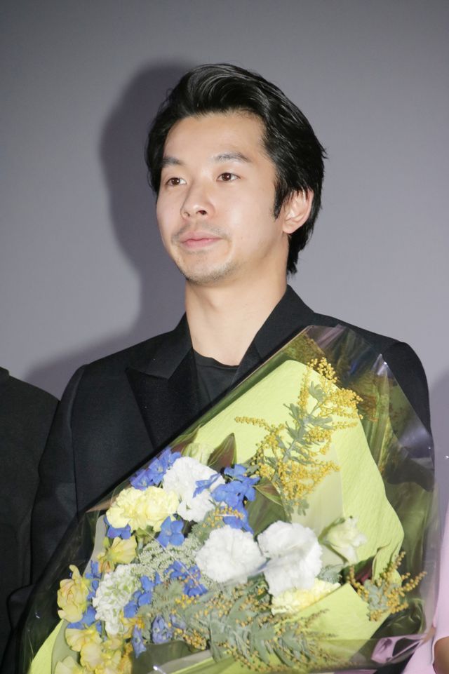 仲野太賀へのバースデー花束プレゼントも！『静かな雨』公開記念舞台あいさつ（10枚目）