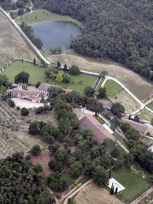 ポニーはこの広大なお屋敷に放牧された-南フランスのシャトー・ミラヴェル