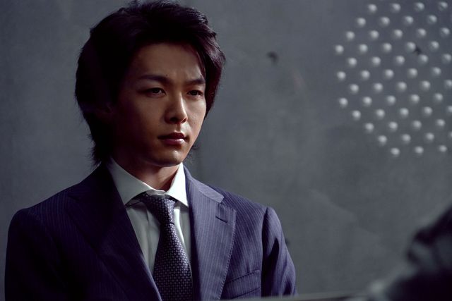 中村倫也の鋭いなまなざし！映画『ファーストラヴ』場面カット：フォトギャラリー