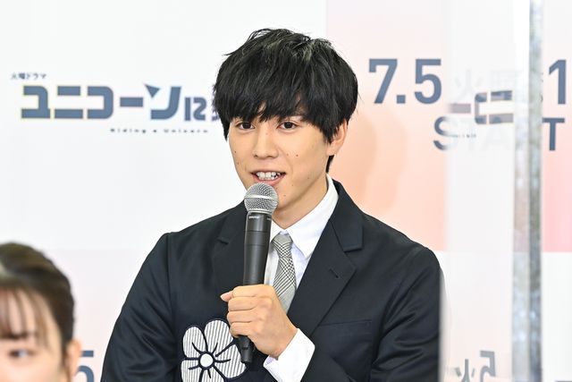 永野芽郁、西島秀俊、杉野遥亮らが笑顔で手を振る！ドラマ「ユニコーンに乗って」制作発表会見（4枚目）