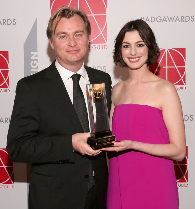 ADG特別賞を受賞したクリストファー・ノーラン監督と女優のアン・ハサウェイ