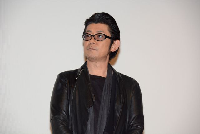 浅野忠信、若手役者をけん制！　画像ギャラリー（3枚目）