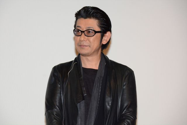 浅野忠信、若手役者をけん制！　画像ギャラリー（5枚目）