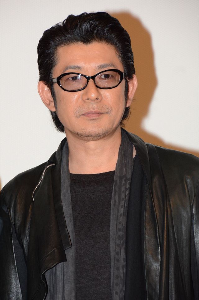 浅野忠信、若手役者をけん制！　画像ギャラリー（10枚目）