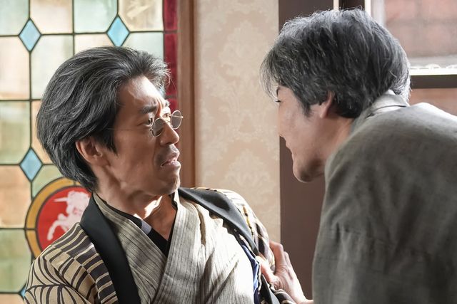 司之介（岡部たかし）は再び密会して…朝ドラ「ばけばけ」第98回の場面写真（2枚目）