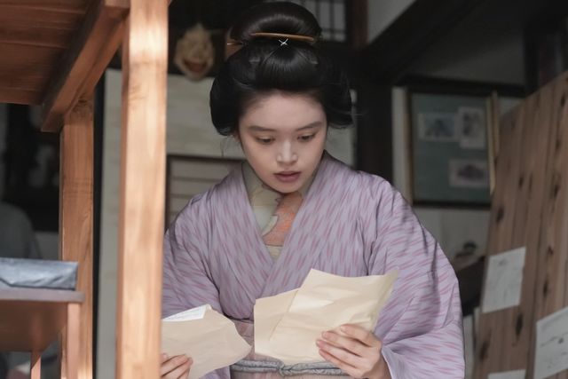 司之介（岡部たかし）は再び密会して…朝ドラ「ばけばけ」第98回の場面写真（5枚目）