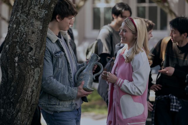 ピンクすぎるエルのビジュアル一挙10点公開！『キューティ・ブロンド』前日譚ドラマ「エル」より（7枚目）
