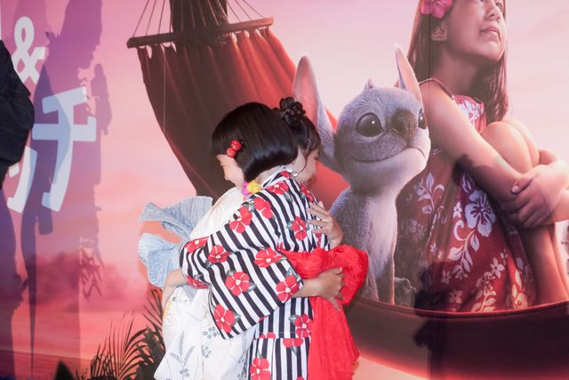 『リロ＆スティッチ』マイア・ケアロハ＆永尾柚乃、日米リロが初対面！“スティッチの日”記念イベント（4枚目）