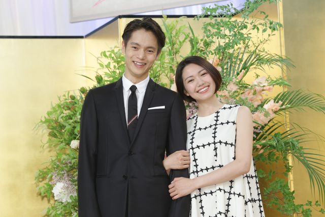 夫婦役の窪田正孝＆二階堂ふみ「1年間お願いします」 -「エール」ヒロイン発表会見：フォトギャラリー