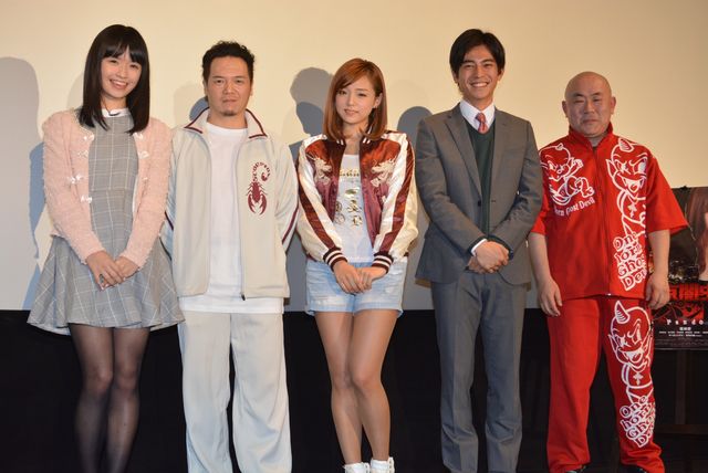 Gカップグラビアアイドル・篠崎愛、清純派のイメージの裏に潜む闇を暴かれタジタジ!?　画像ギャラリー（4枚目）