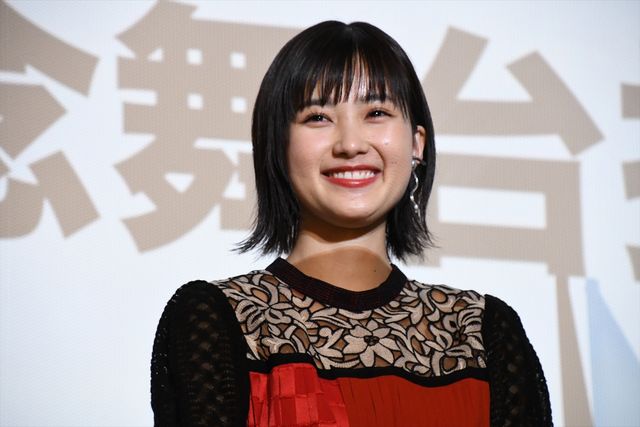 井頭愛海＆板垣瑞生、かわいくポーズ！（2枚目）