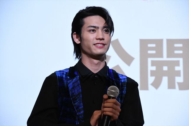 井頭愛海＆板垣瑞生、かわいくポーズ！（5枚目）