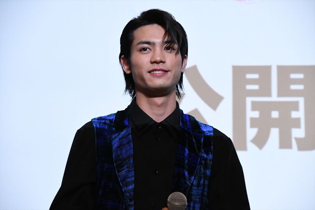 井頭愛海＆板垣瑞生、かわいくポーズ！（6枚目）