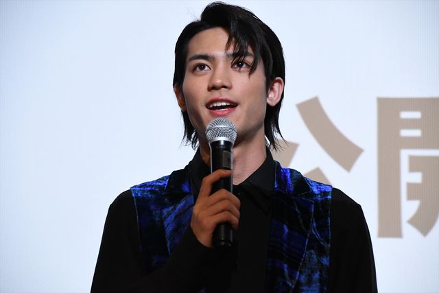 井頭愛海＆板垣瑞生、かわいくポーズ！（7枚目）