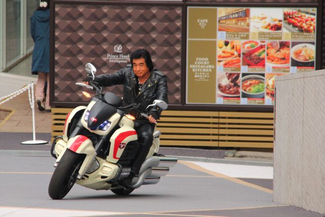 藤岡弘、愛車ネオサイクロン号に乗って登場！　アクションの後遺症も明かす　画像ギャラリー：フォトギャラリー