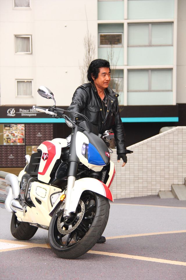 藤岡弘、愛車ネオサイクロン号に乗って登場！　アクションの後遺症も明かす　画像ギャラリー（2枚目）