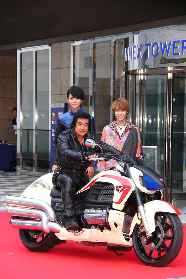 藤岡弘、愛車ネオサイクロン号に乗って登場！　アクションの後遺症も明かす　画像ギャラリー（5枚目）