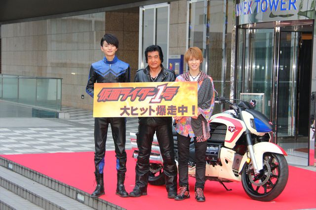 藤岡弘、愛車ネオサイクロン号に乗って登場！　アクションの後遺症も明かす　画像ギャラリー（10枚目）