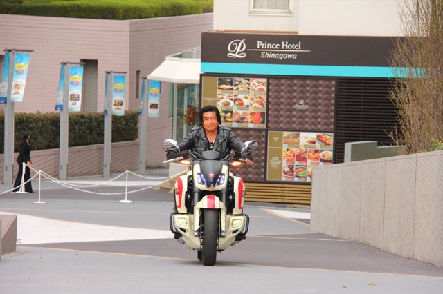 藤岡弘、愛車ネオサイクロン号に乗って登場！　アクションの後遺症も明かす　画像ギャラリー（12枚目）