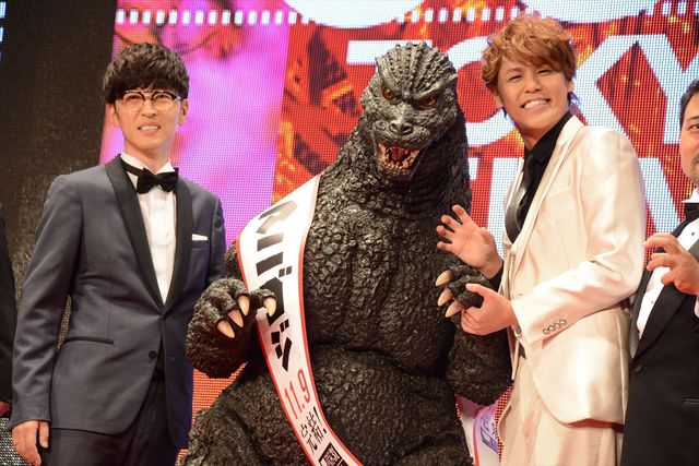 宮野真守＆櫻井孝宏、ゴジラと並んで笑顔！（5枚目）