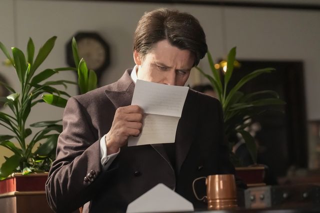 ヘブン（トミー・バストウ）は何をしているのか…朝ドラ「ばけばけ」第117回の場面写真：フォトギャラリー