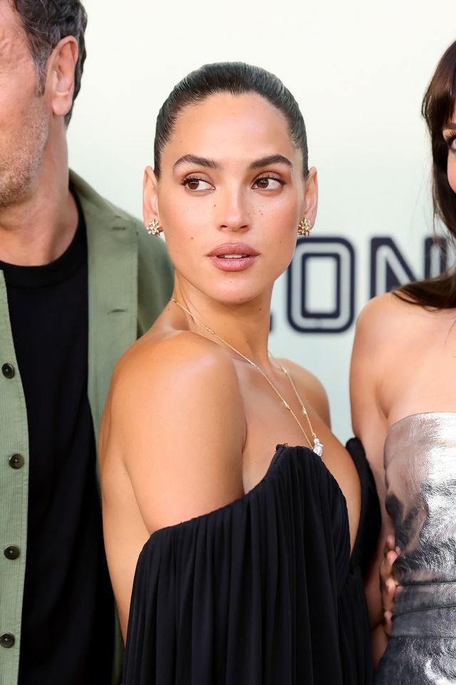 『スプリットビル（原題）』LAプレミアでのアドリア・アルホナ：フォトギャラリー