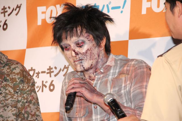 パンサー&平成ノブシコブシがゾンビメイクで劇場襲来！　ハイタッチも！　画像ギャラリー（4枚目）