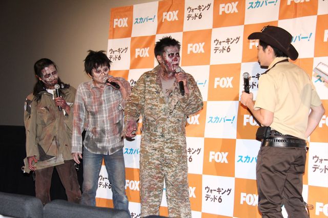 パンサー&平成ノブシコブシがゾンビメイクで劇場襲来！　ハイタッチも！　画像ギャラリー（5枚目）