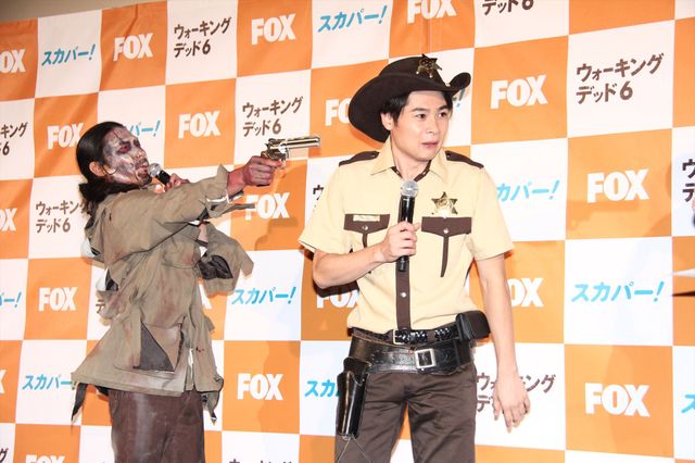 パンサー&平成ノブシコブシがゾンビメイクで劇場襲来！　ハイタッチも！　画像ギャラリー（6枚目）