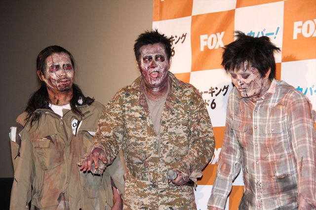 パンサー&平成ノブシコブシがゾンビメイクで劇場襲来！　ハイタッチも！　画像ギャラリー（17枚目）