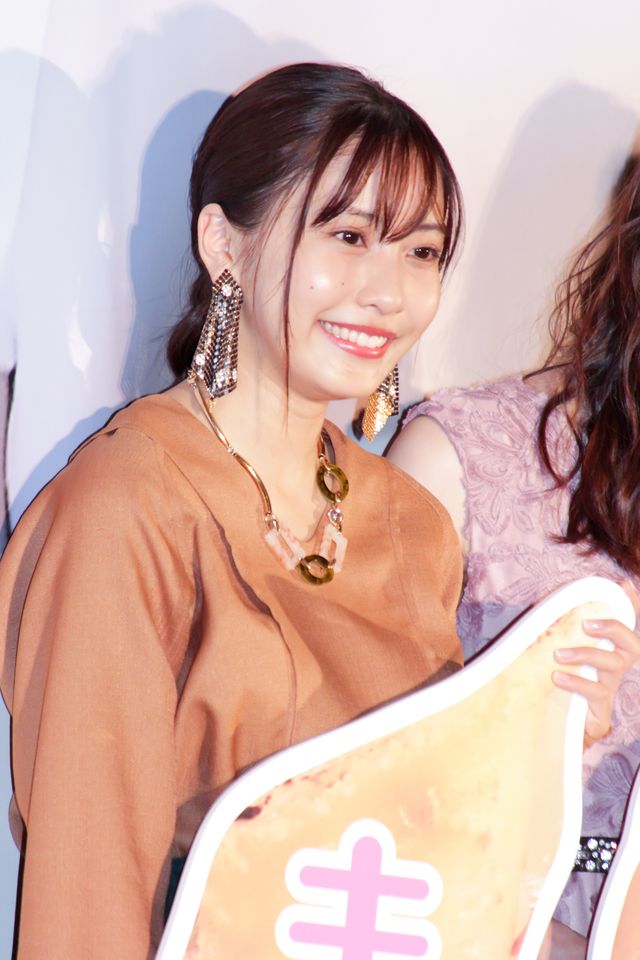 半端ないプラカード登場！『キスできる餃子』公開記念舞台あいさつ（6枚目）